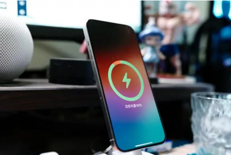 运城苹果15换屏服务分享用什么充电器给iPhone15充电更好 